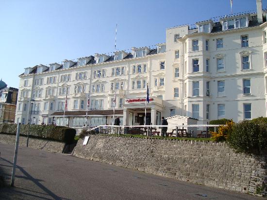 hotel-front-from-cliff